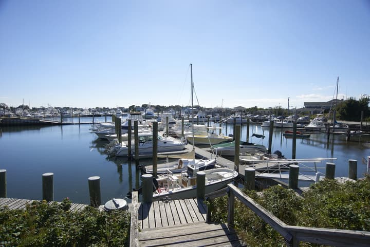 Anchor In Distinctive Waterfront Lodging