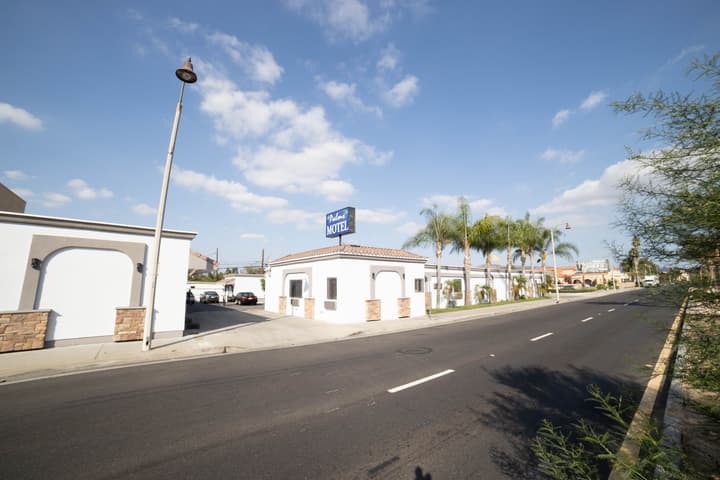 Palms Motel