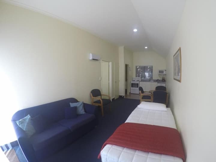 The Peaks Motor Inn