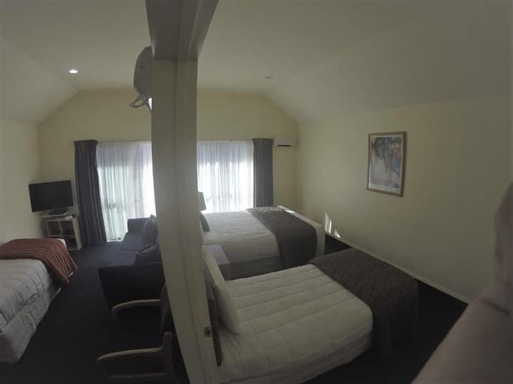 The Peaks Motor Inn