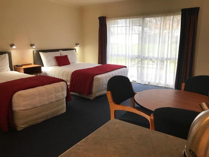 The Peaks Motor Inn