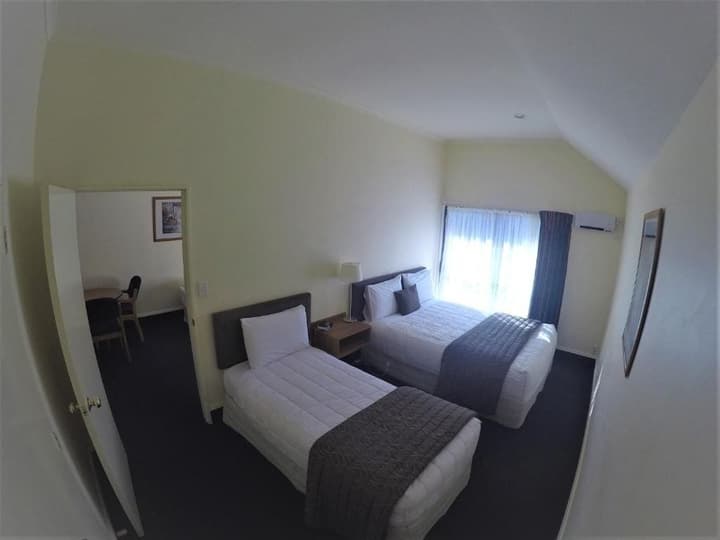 The Peaks Motor Inn