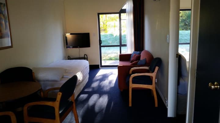 The Peaks Motor Inn
