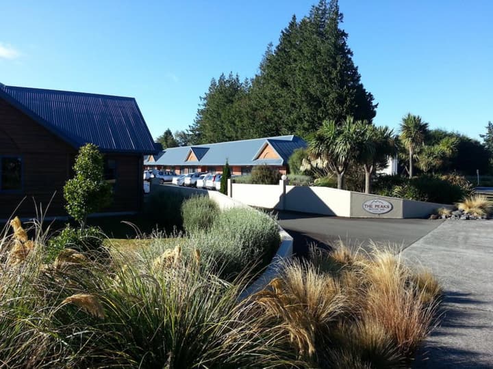 The Peaks Motor Inn