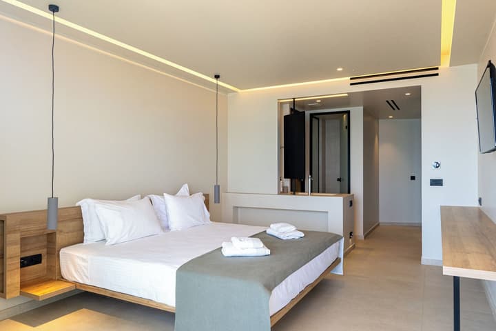 PHEIA, Vriniotis Resorts