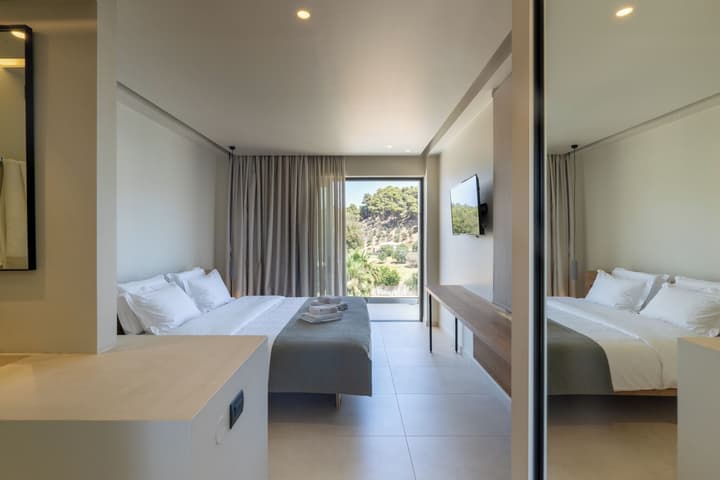 PHEIA, Vriniotis Resorts