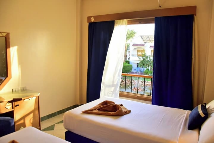 Dive Inn Resort