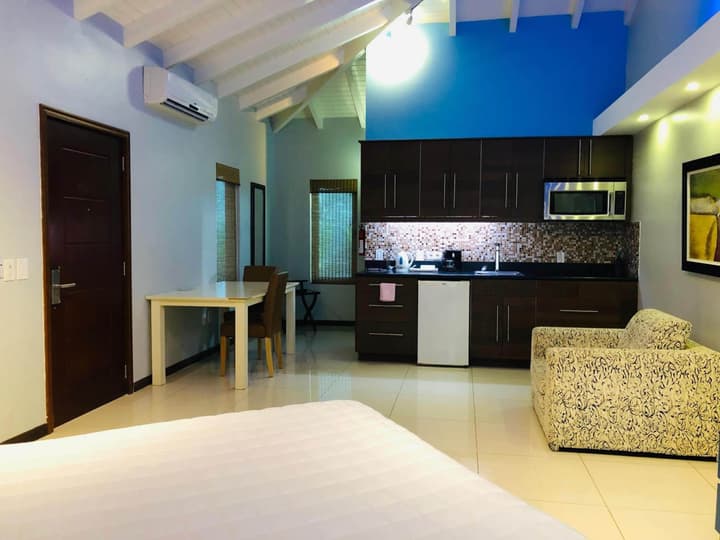 Quint's Travelers Inn