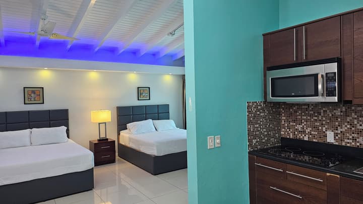 Quint's Travelers Inn