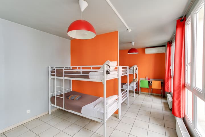 Le Montclair Montmartre by River - Hostel