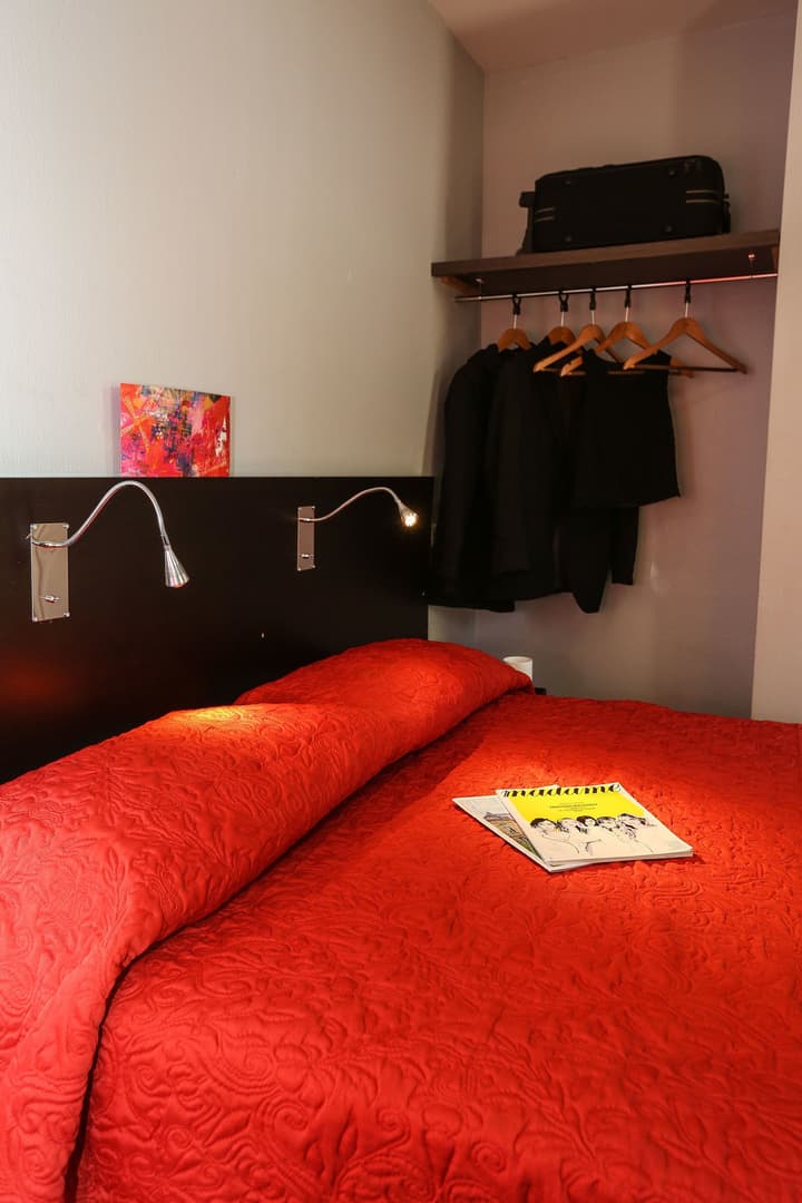 Le Montclair Montmartre by River - Hostel