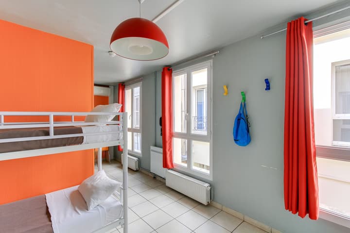 Le Montclair Montmartre by River - Hostel