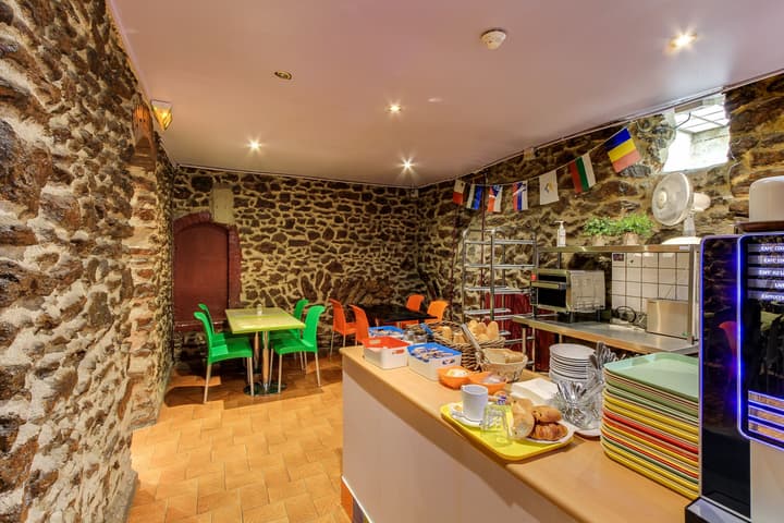Le Montclair Montmartre by River - Hostel