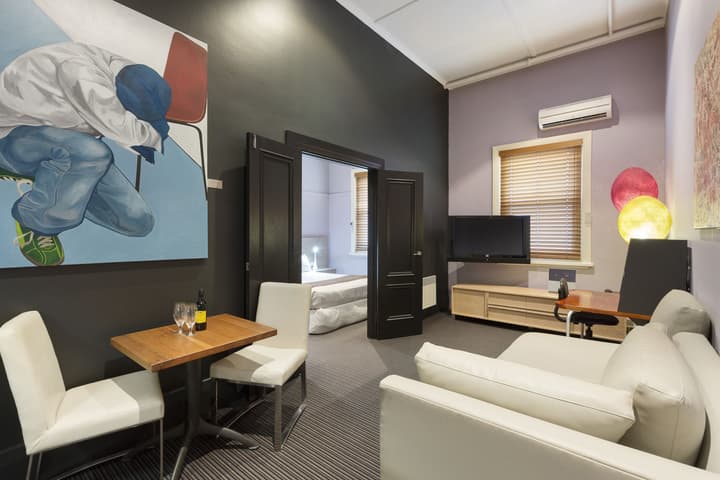 Tolarno Hotel