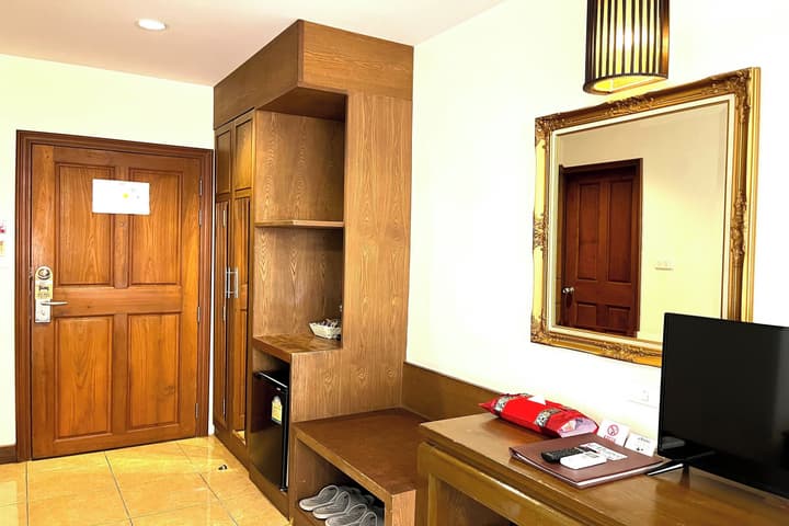 Aiyaree Place Hotel