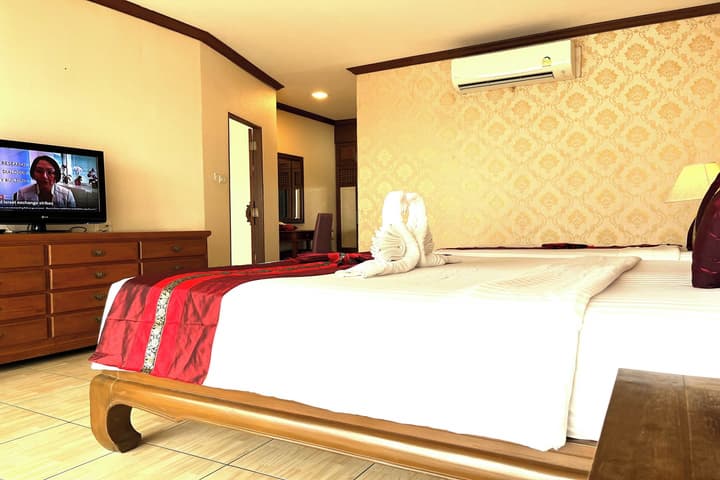 Aiyaree Place Hotel