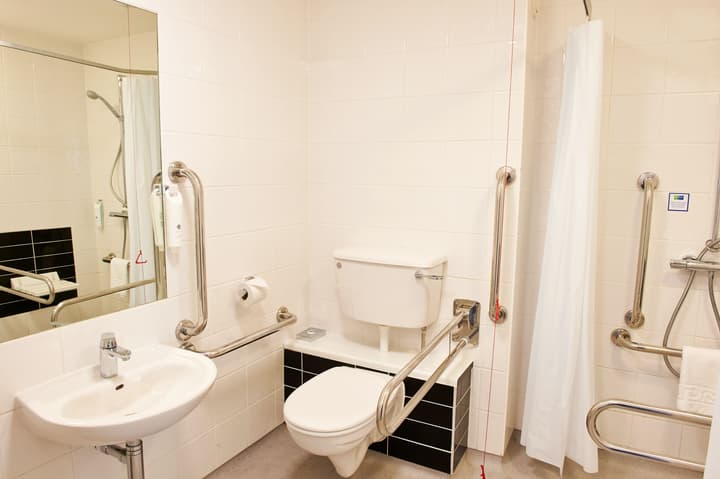 Holiday Inn Express Manchester Airport by IHG
