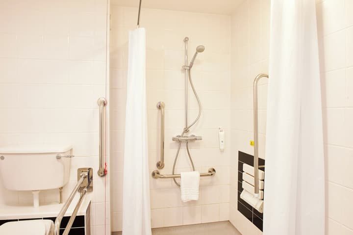 Holiday Inn Express Manchester Airport by IHG