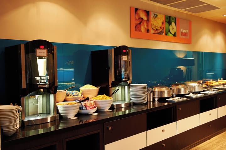 Holiday Inn Express Manchester Airport by IHG