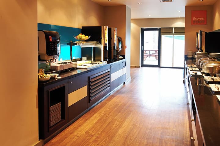 Holiday Inn Express Manchester Airport by IHG