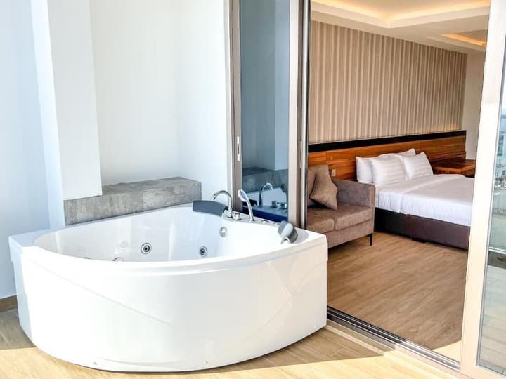 Triton Prestige Seaview and Spa