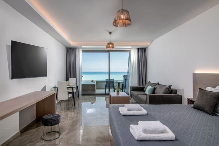 Ebenus Suites by Checkin