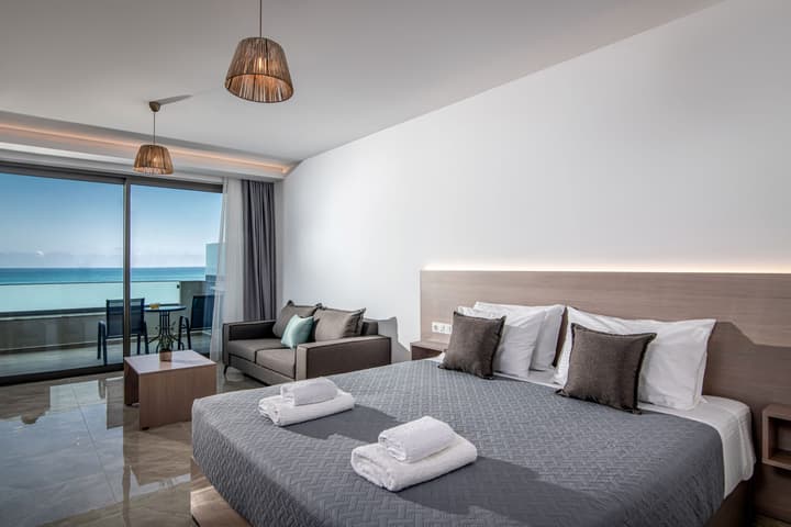 Ebenus Suites by Checkin