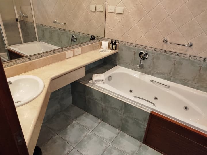 Gardi Hotel & Suites
