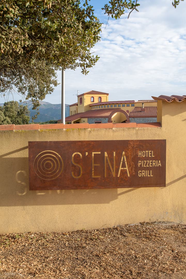 S'ena Hotel