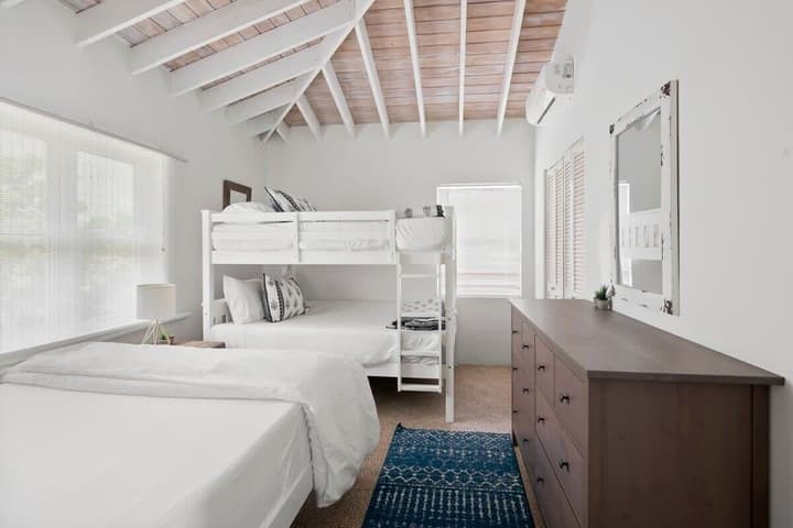 Beachfront White Palm Villa - Tar Bay