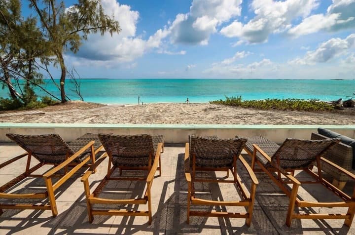 Beachfront White Palm Villa - Tar Bay