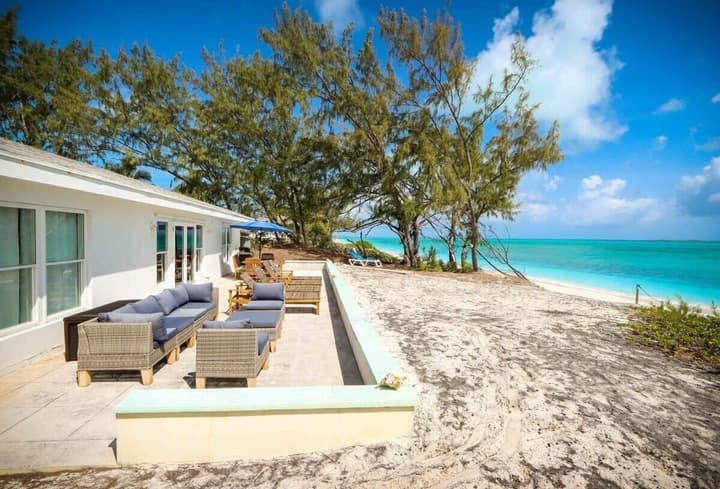 Beachfront White Palm Villa - Tar Bay