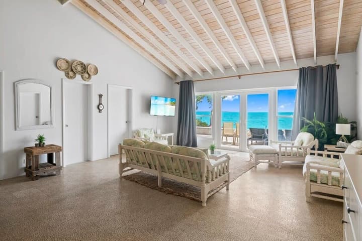 Beachfront White Palm Villa - Tar Bay