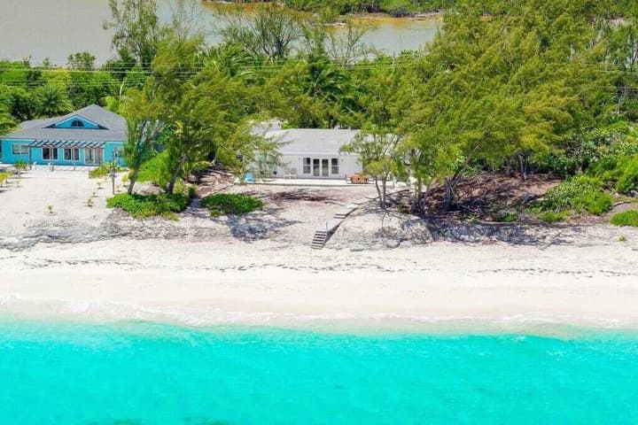 Beachfront White Palm Villa - Tar Bay