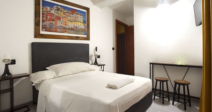 RED AND BLUES MUSIC HOTEL GENOVA