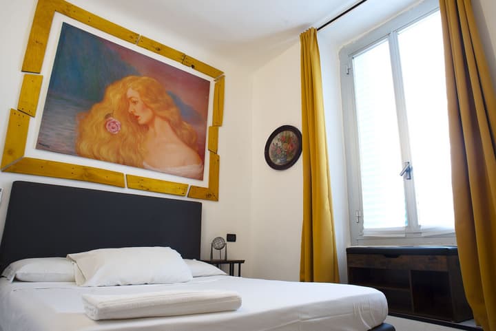 RED AND BLUES MUSIC HOTEL GENOVA
