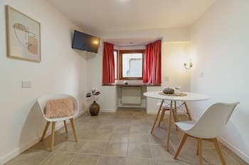 ISLA BONITA SUITES