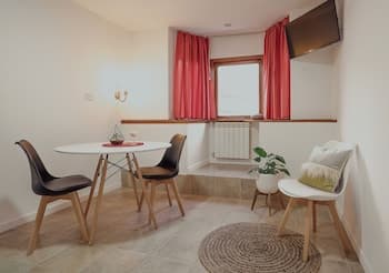 ISLA BONITA SUITES