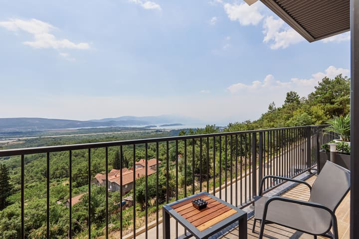 Bayview Hills Luxury Residences