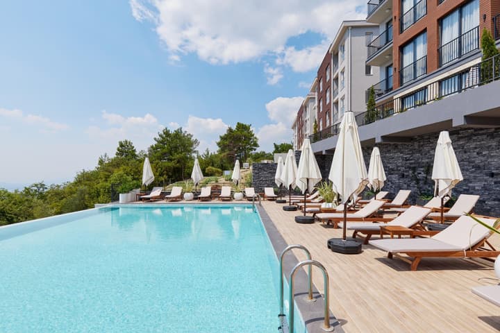 Bayview Hills Luxury Residences