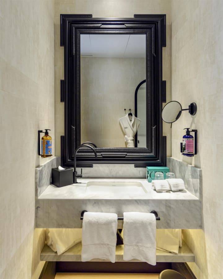 Hotel Montera Madrid, Curio Collection By Hilton