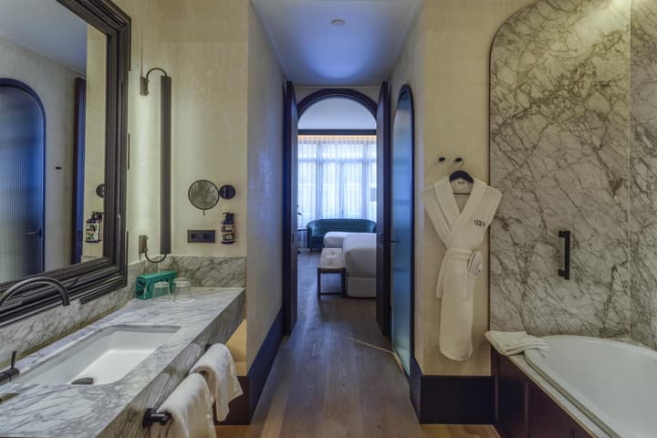 Hotel Montera Madrid, Curio Collection By Hilton