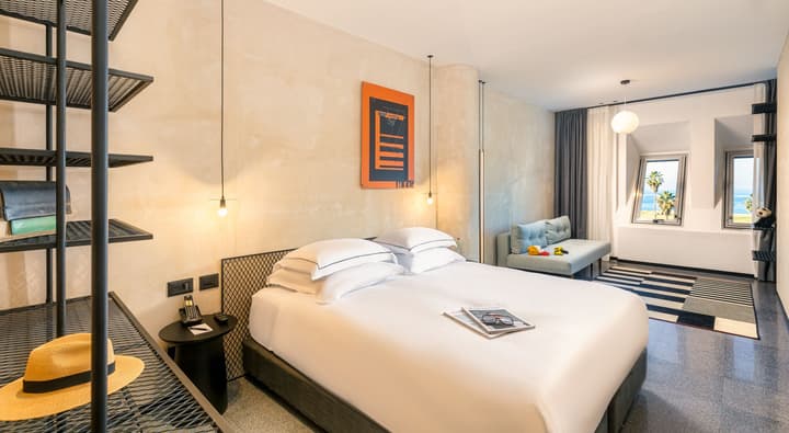 Brut Seafront Hotel By Sunday