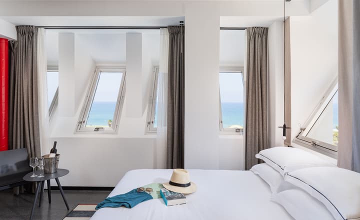 Brut Seafront Hotel By Sunday