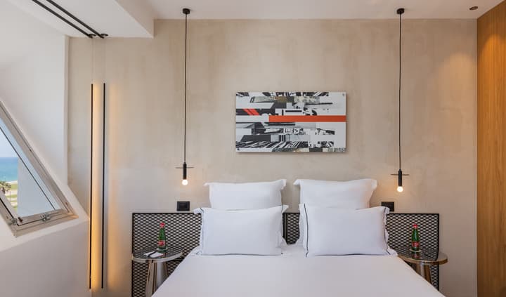 Brut Seafront Hotel By Sunday
