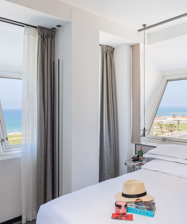 Brut Seafront Hotel By Sunday