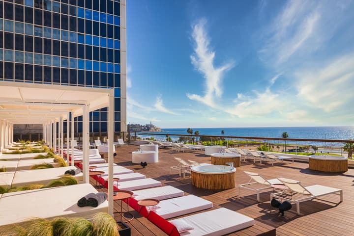 Brut Seafront Hotel By Sunday