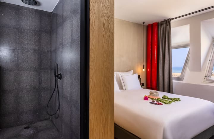 Brut Seafront Hotel By Sunday