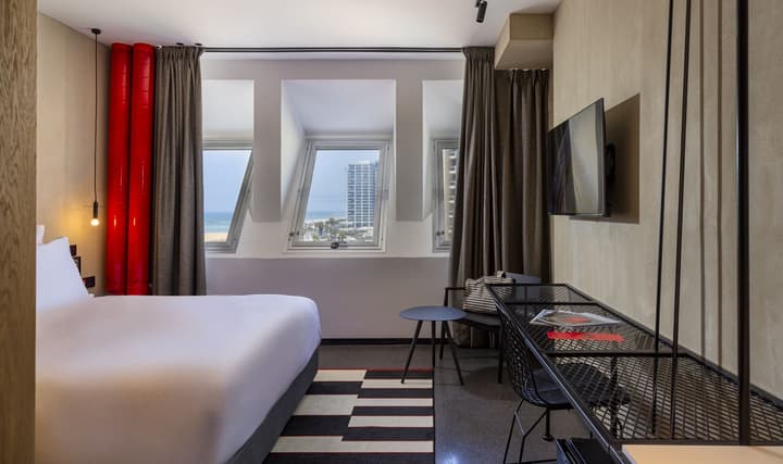 Brut Seafront Hotel By Sunday