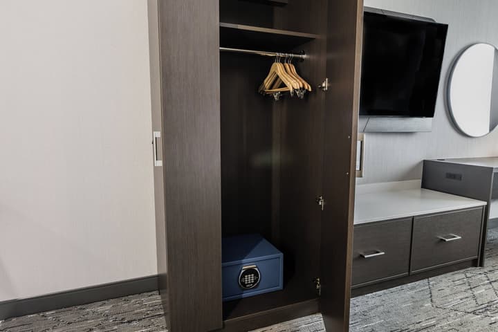 Holiday Inn Express & Suites Toronto Airport South by IHG